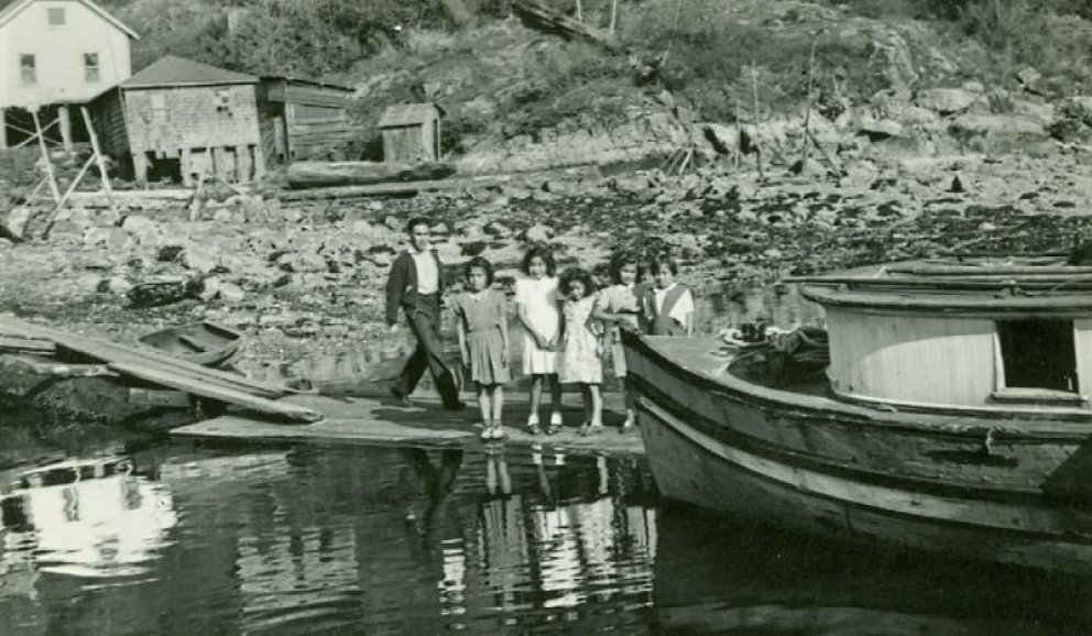 An old photo of a family | Homalco Wildlife & Cultural Tours